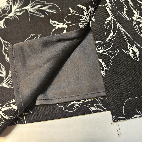 White House Black Market Black and White Floral Pencil Skirt - Picture 5 of 10